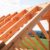 Frisch aufgestellter Holz-Dachstuhl eines Hauses in der Waldviertel-Landschaft